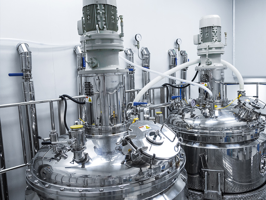 NIAKOLL production line with live process monitoring and full batch traceability